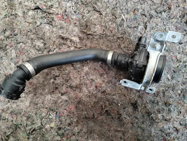 Vattenpump Mercedes W118 W177 1.5 CDI A0005003600 image 2