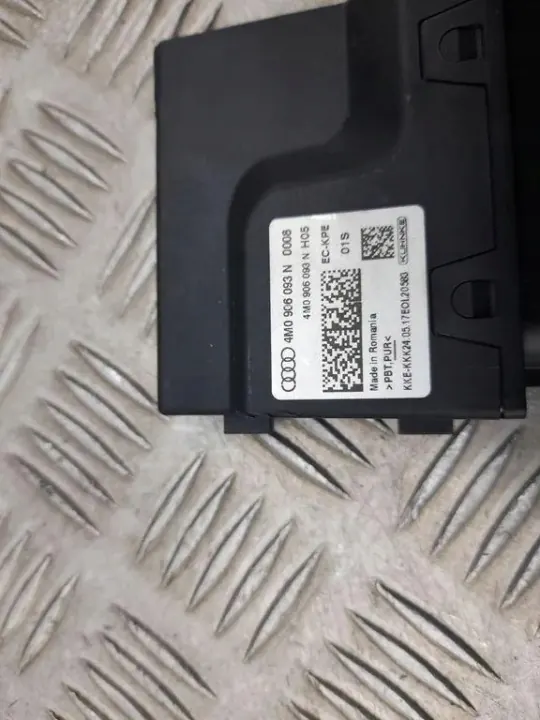 Audi A5 2018 Polttoainepumpun ohjausmoduuli OEM 4M0906093N image 3