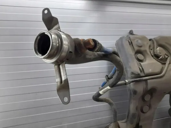 Porsche Panamera Polttoainesäiliö OEM 97020101337 Taka image 4