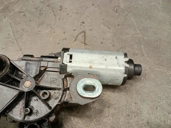 Moteur d'essuie-glace arrière AUDI Q5 (8R) 2.0L Essence 8R0955711B image 2