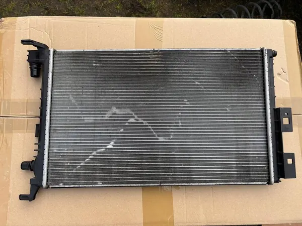 Radiador Renault Clio V 2021 - 214105837R image 2