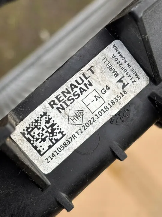 Radiador Renault Clio V 2021 - 214105837R image 3