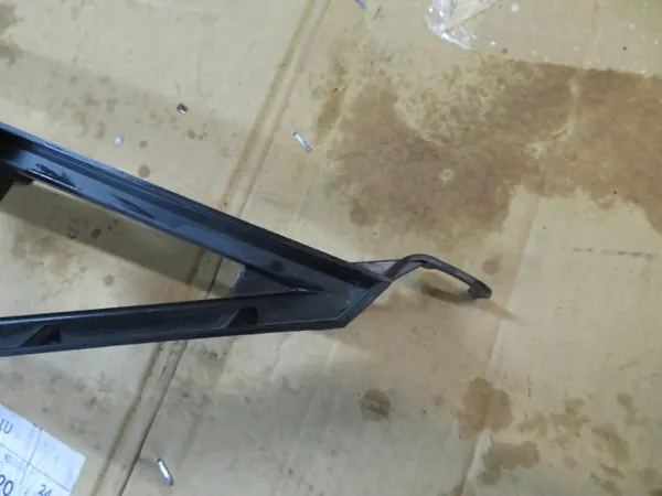 BMW OE 51657157989 supporto parafango image 2