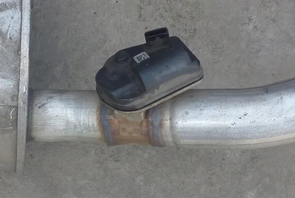 Pakoputken kuristin OEM 82147123 Corvette C7:lle image 4