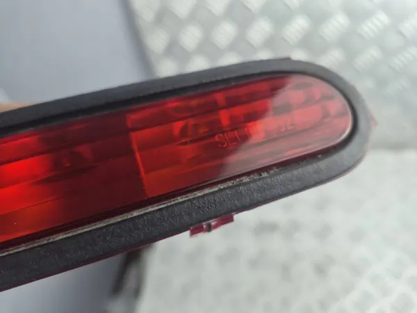 Toyota OEM 815700F011 Derde remlicht - Gebruikt image 4