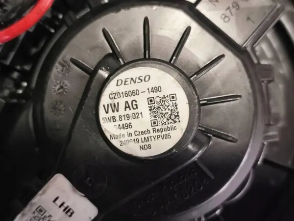 VW Lämmitysydin OEM 5WB819021 Arteon 2.0L Diesel image 3
