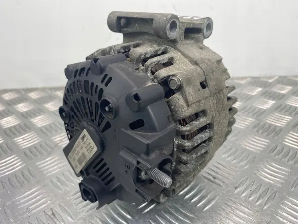 Mercedes C220 CDI W204 Vaihtovirtageneraattori A0009060401 image 3