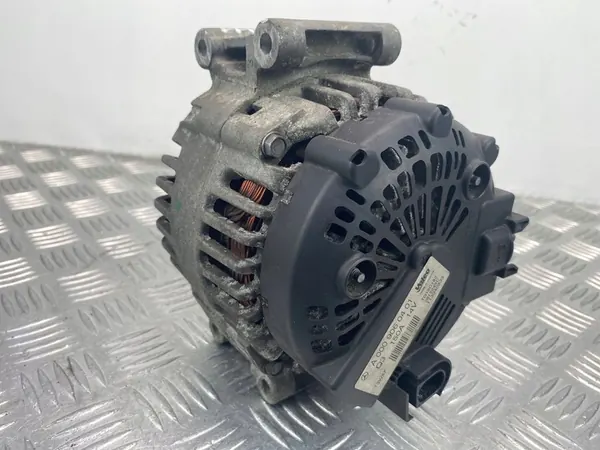 Mercedes C220 CDI W204 Vaihtovirtageneraattori A0009060401 image 4