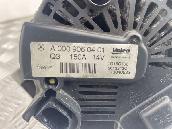 Mercedes C220 CDI W204 Vaihtovirtageneraattori A0009060401 image 5