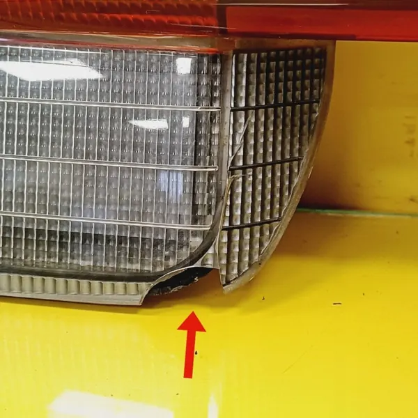 Garniture de Hayon Subaru Legacy OEM DRC83817 image 4