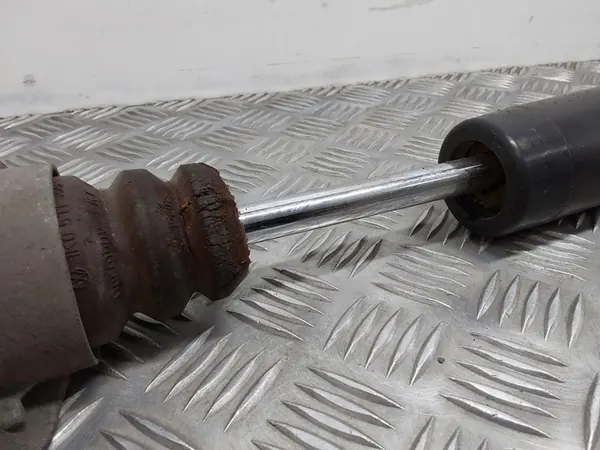 Ammortizzatore posteriore Volkswagen Scirocco 2011 1K0512010H image 3