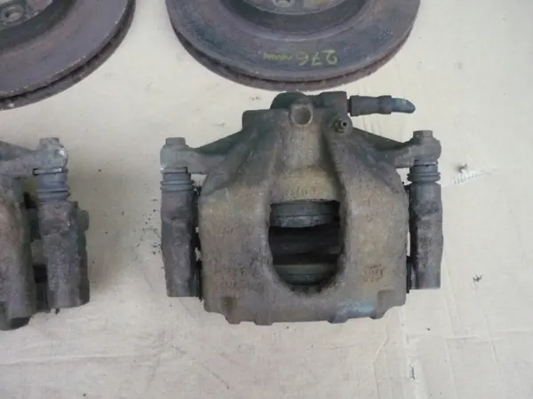 Étriers & Disques Frein Avant OEM PRZEDNIE Opel Corsa D image 3