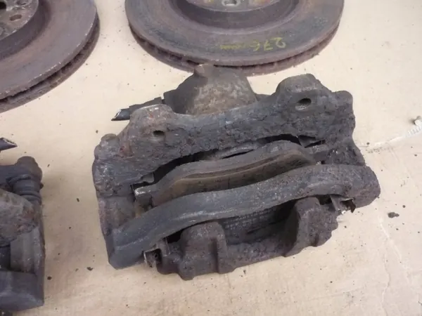 Étriers & Disques Frein Avant OEM PRZEDNIE Opel Corsa D image 8