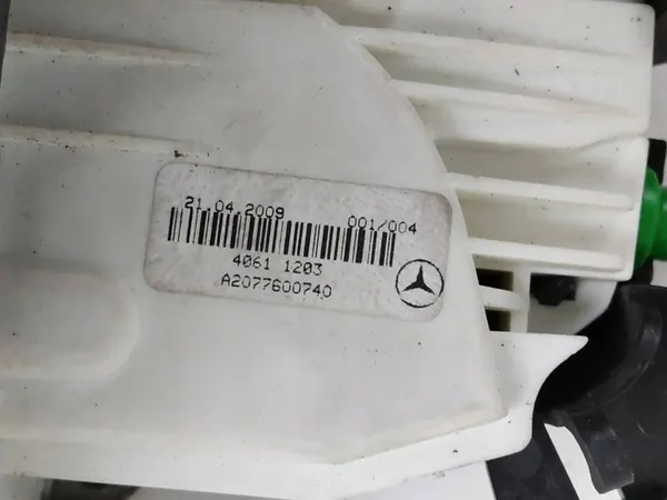 2010 Mercedes-Benz E C207 W207 Dörrlås A2077600740 image 6