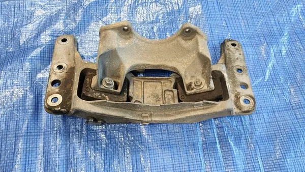 Transmission Mount BMW E60 E61 530i 3.0i N53 image 1