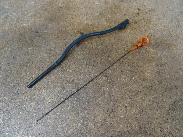 A3 8P GOLF VI 1.6 TDI Öljytikku 03L115611H image 2