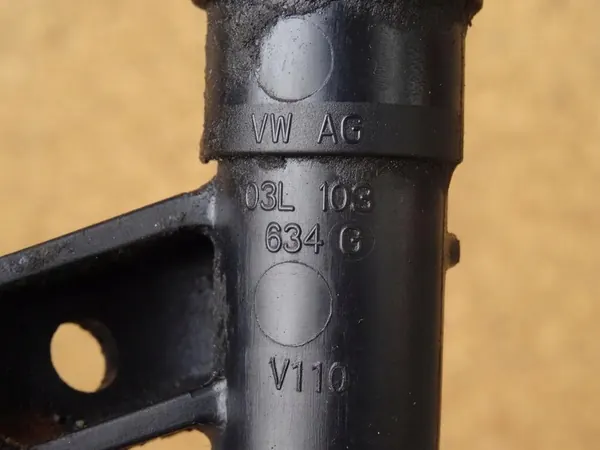 A3 8P GOLF VI 1.6 TDI Öljytikku 03L115611H image 4