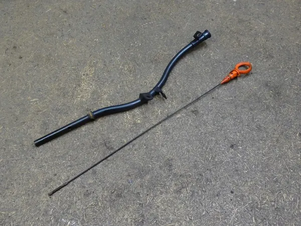 A3 8P GOLF VI 1.6 TDI Öljytikku 03L115611H image 6