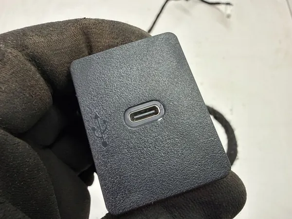 Ford USB-aansluiting OEM LJ6T14G671BA - Gebruikt image 4