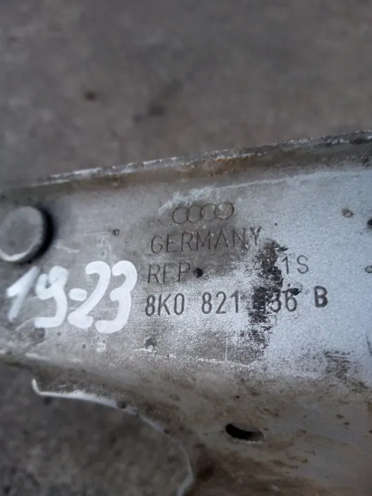 Soporte de guardabarros delantero derecho AUDI A4 B8 8K0821136B image 4