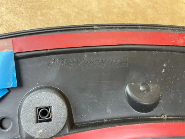 OEM 8K9853818A Baguette Pare-Boue Droit Arrière Audi A4 B8 image 10
