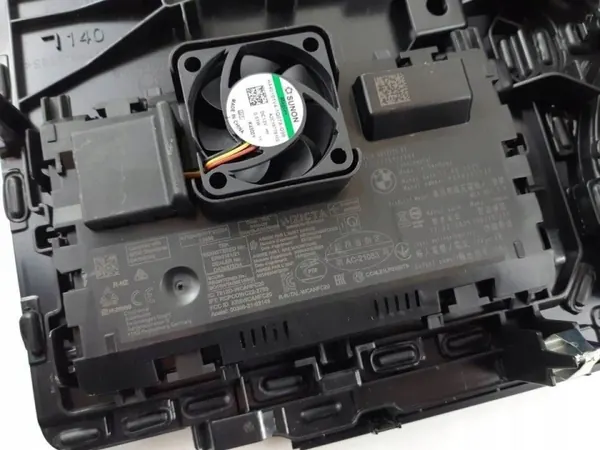 BMW 5 G60 G61 Induktionsladegerät OEM 5A70147 image 6