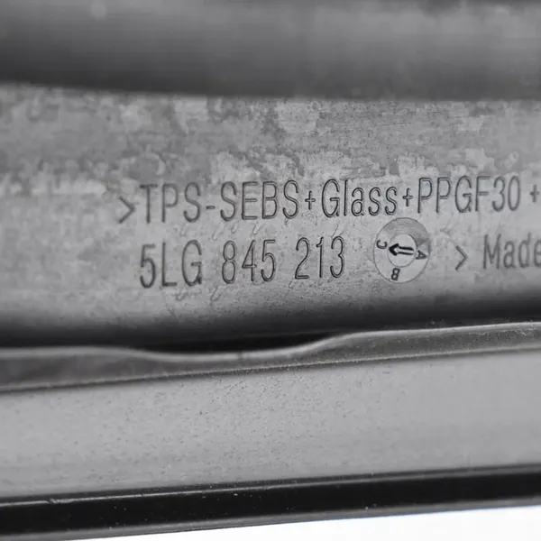 Hintere Linke Kleine Türscheibe OEM 5LG845213C image 3