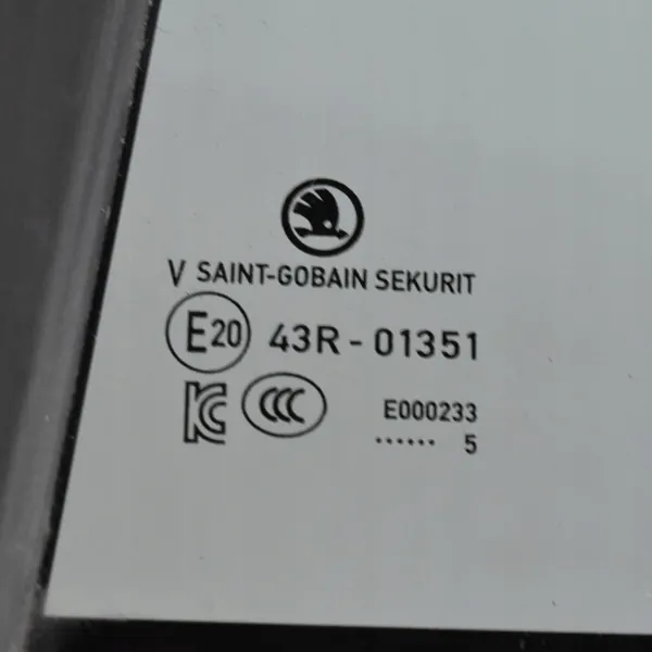 Hintere Linke Kleine Türscheibe OEM 5LG845213C image 4