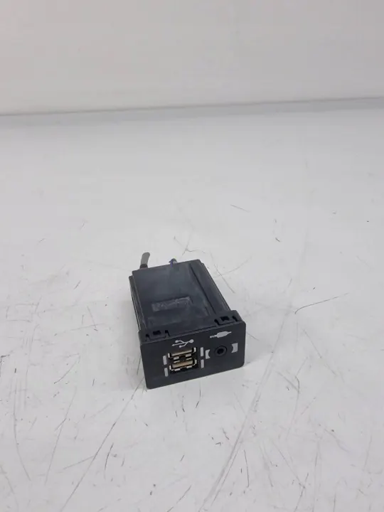USB AUX Uttag OEM 86190-24030 för Lexus NX RX IS image 2
