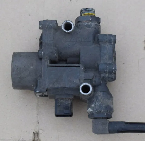 Soupape ABS Modulateur OEM 1808335 Avant DAF XF 106 image 2