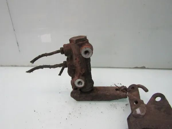 Corretor de força de travão VW LT 40 95R 2.4 TD OEM image 4