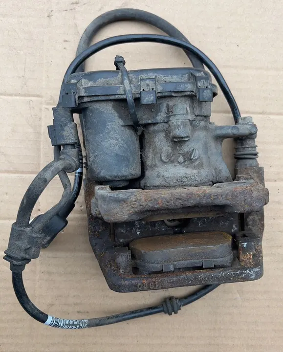 Takana oikea jarrusatula Mercedes W213 A0009061004 image 3