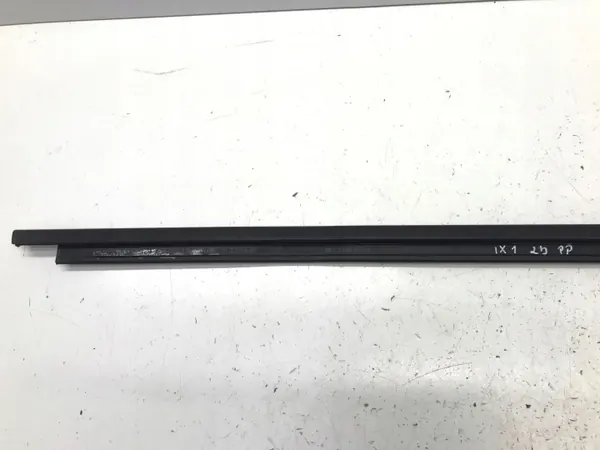 Joint de vitre porte avant droit BMW X1 U11 OEM 9451522 image 3