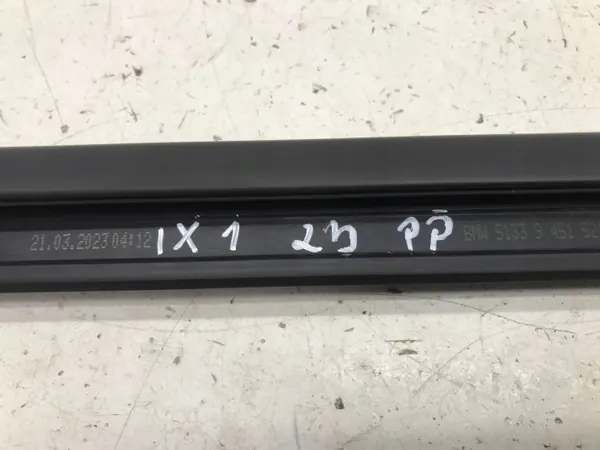 Joint de vitre porte avant droit BMW X1 U11 OEM 9451522 image 4