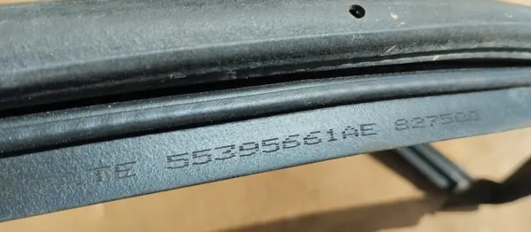 OEM 55395661AE Heckklappendichtung für Jeep Wrangler JK image 3