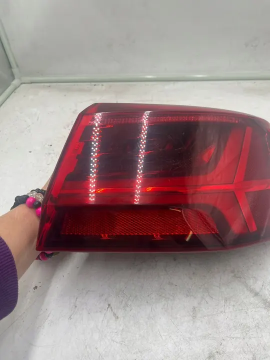 Luz trasera derecha Audi A6 C7 image 2