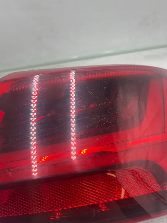 Luz trasera derecha Audi A6 C7 image 3