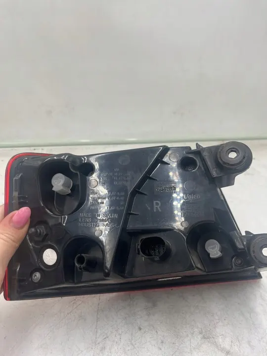 Luz trasera derecha Audi A6 C7 image 6