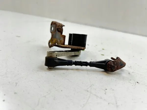 Sensor de nível de suspensão pneumática dianteira AH323C097AC image 6