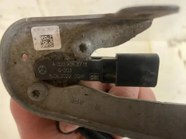 Valoisädin Mercedes-Benz GLC X254 OEM A0009053713 image 3