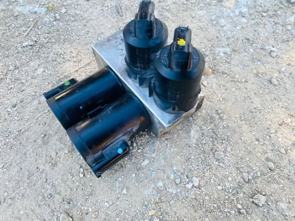 Bloque de válvulas ABC OEM Mercedes W215 W220 image 2