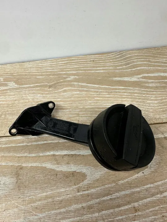 Bouchon de remplissage d'huile OEM 7852476 BMW M5 F90 image 2