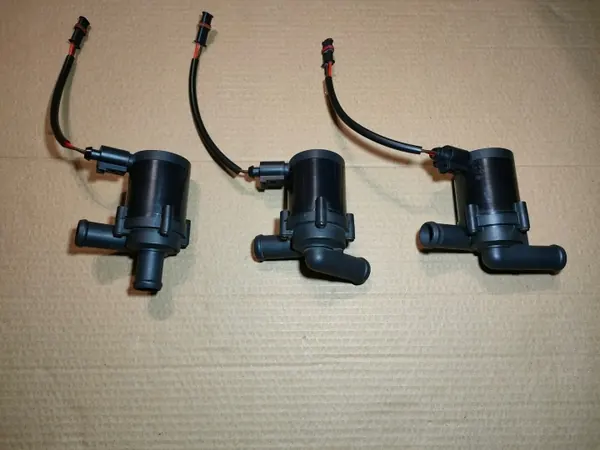 Webasto Vesipumppu OEM 12V - Käytetty Pierburg image 2