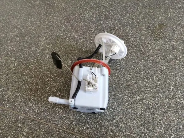Sensor Nivel Combustible Hyundai OE 311103Z900 - Usado image 2
