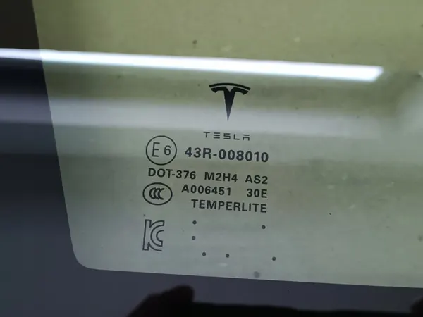 Vitre carrosserie arrière gauche Tesla S OEM 1051821-00 image 3