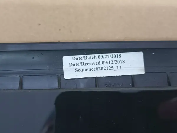 Vitre carrosserie arrière gauche Tesla S OEM 1051821-00 image 4