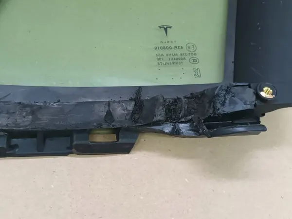 Vitre carrosserie arrière gauche Tesla S OEM 1051821-00 image 6
