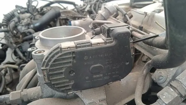 Mercedes-Benz CLK-CLASS Gasklep 2000 2.0L A1111410125 image 3