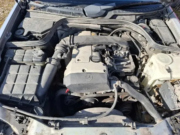 Mercedes-Benz CLK-CLASS Gasklep 2000 2.0L A1111410125 image 8