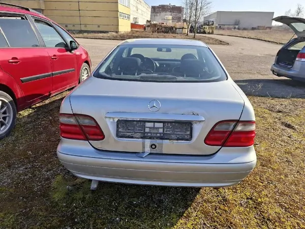 Mercedes-Benz CLK-CLASS Gasklep 2000 2.0L A1111410125 image 9